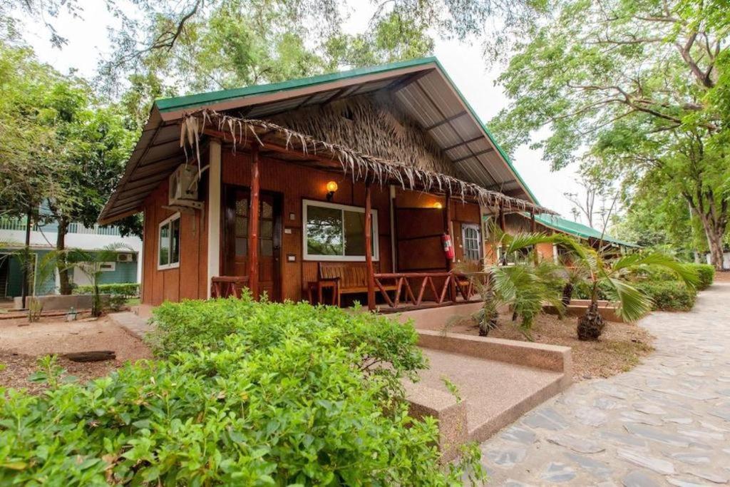 Varee Valley Resort And Restaurant Хон Каен Экстерьер фото